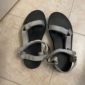Chic Black and Gray Sandals